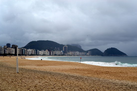 Die Copacabana
Ein Vorteil hat das schlechte Wetter - man hat den Strand fast für sich alleine