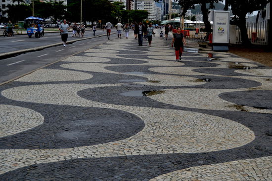 Dieses Muster findet man entlang der Copacabana (4,5 Km) aber auch in der ganzen Stadt.