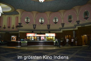 die Eingangshalle ...
