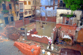 Baustelle unter Wasser, so hoch stand das Wasser überall, nur in den Strassen läuft es schneller ab!
Unsere Aussicht aus dem Guesthouse.