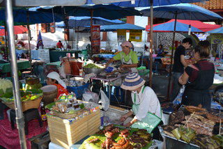 Der Markt ... es gibt viel zu essen ...