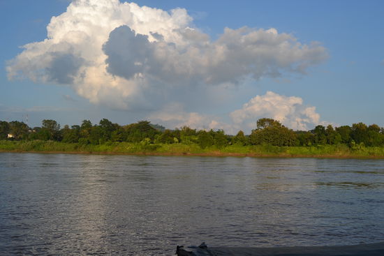 Auf der anderen Seite ist LAOS.