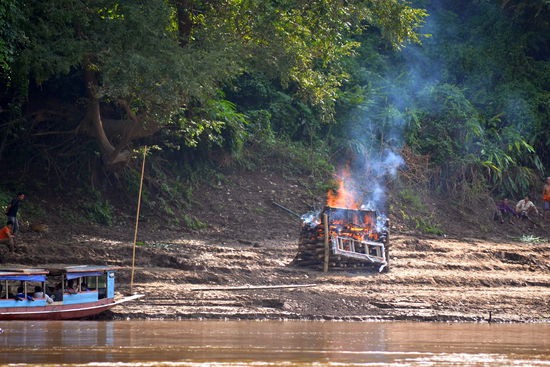 Eine Leichenverbrennung ...