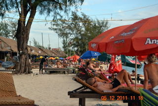 Reges Strandleben, nicht nur Touristen, auch viele Kambodschaner lieben diesen Strand.