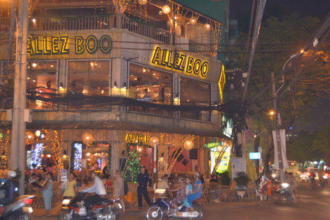 hell beleuchtete Restaurants, Cafes,...