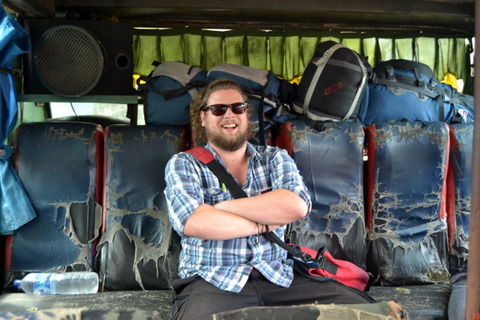 TOM (aus Eupen) haben wir in Jakarta kennen gelernt und sind seitdem mit ihm zusammen unterwegs.
Toller Bus!!!