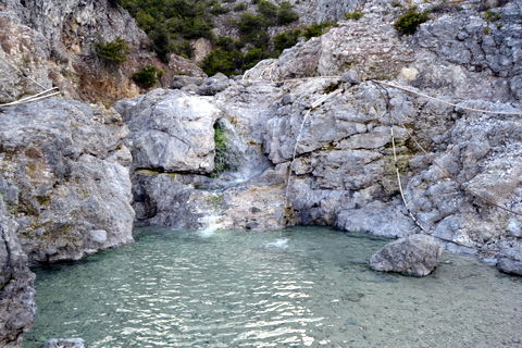 Was wäre eine Vulkaninsel ohne heisse Quellen? Oben auf dem Berg wo das Wasser aus der Erde kommt kann man ein Ei in 10 Sekunden kochen ... nichts zum baden