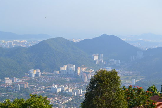 die Aussicht vom Penang Hill (3 Stunden schweisstreibender Aufstieg bei 35°)