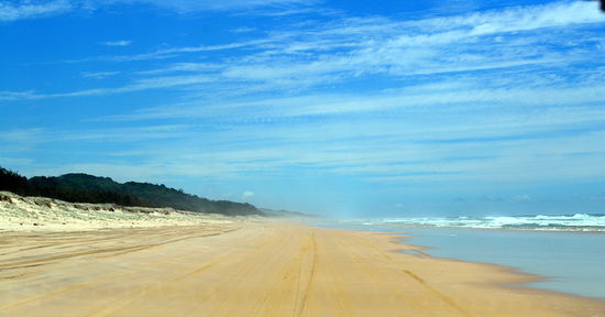 Wo sonst hat man das Vergnügen schon? Übrigens, das Meer ist hier ungeeignet zum baden, es wimmelt nur so von Haien.