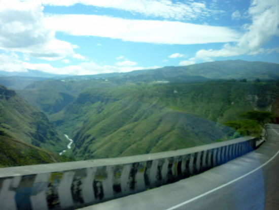 Von Otavalo auf 2550 m sind wir runter nach Mindo auf 500 m gefahren.