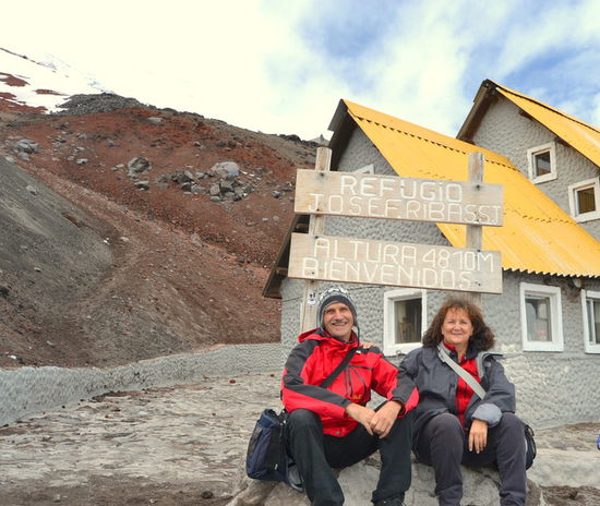 Geschafft - 4.810 m bis zum Refuge. Von hier aus beginnt der Anstieg zum Gipfel (mit Ausrüstung)