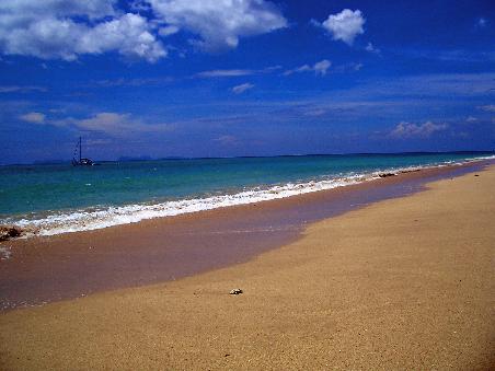 Ko Lanta/ Long Beach: Zuviel versprochen?
Doch was wäre THAI-LAND ohne seine liebenswerten KHUN THAIS?