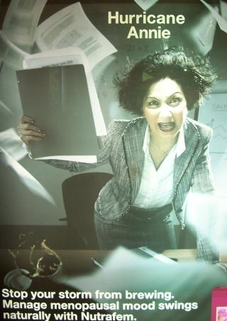 Werbung an einer Bushaltestelle
Welche Person aus dem Rhein-Main-Gebiet hat (vom Alterunterschied mal abgesehen) verblueffende Aehnlichkeit mit Hurricane Annie? Antworten bitte ins Gaestebuch
