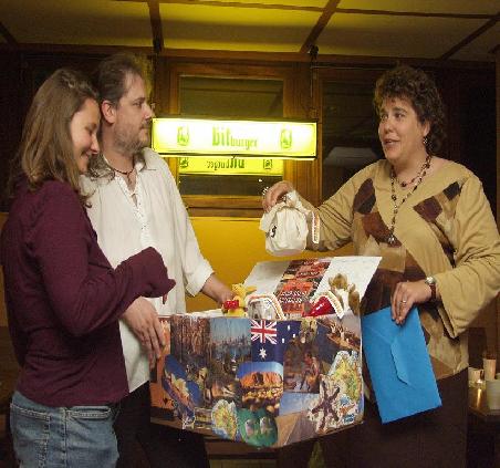 Bei der Geschenkübergabe durch Heidi und Dieter. Danke an alle die das "Geldsäckel" unterstützt haben.