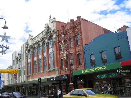 Einkaufsstrasse in Hobart weihnachtlich dekoriert.