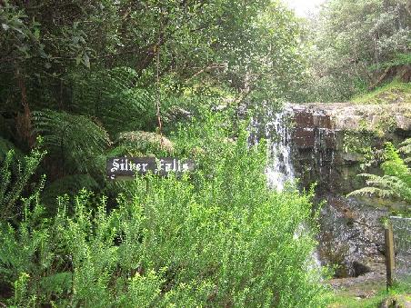 Und nochmal die Silver Falls inklusive kleinem Hinweisschild.