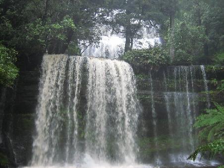 Die Russel Wasserfaelle in Grossaufnahme.