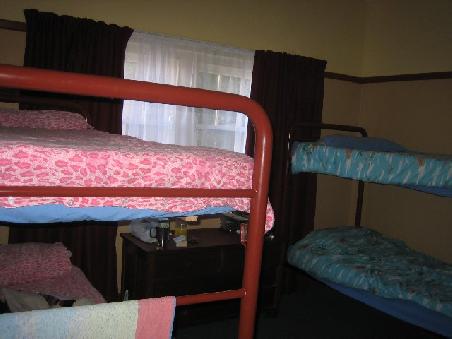 Meine neue Unterkunft, unser 4-Bett-Zimmer.