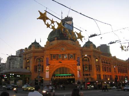 Flinders Street Station mit Sternen.