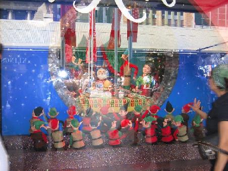 Weihnachtliches Schaufenster des Einkaufshauses "Myers".