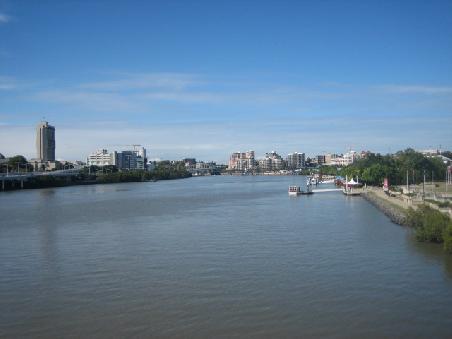 Victoria Bridge mit Blickrichtung auf die Goodwill Bridge.