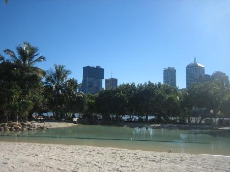 Hier mit der Skyline im Hintergrund.