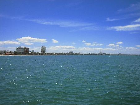St. Kilda vom Port Melbourne aus.