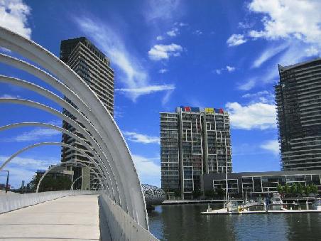 Bruecke an den Docklands.