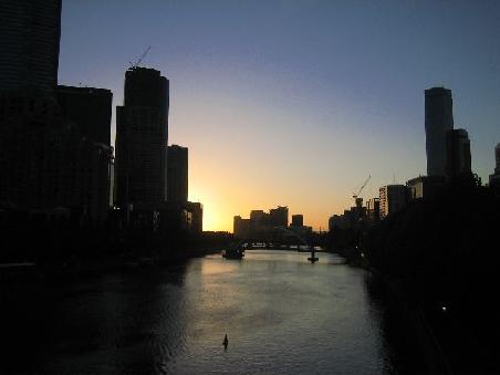 Sonnenuntergang ueber der City.