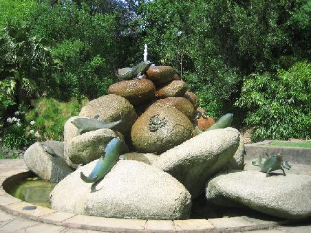 Dolphin Fountain im Fitzroy Garden.