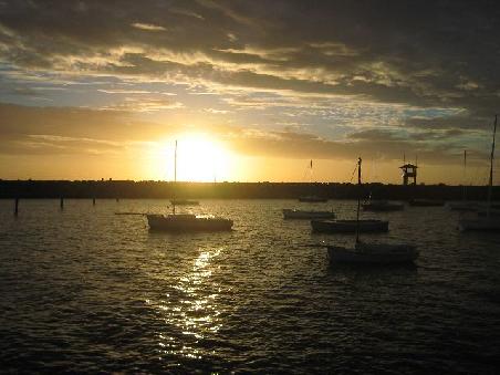 Sonnenuntergang mit Booten in St. Kilda.