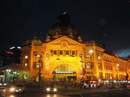 Mal wieder Flinders Street Station beleuchtet.