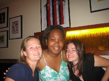 Sylvia, Colleen und Jenn.