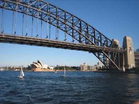 Opernhaus mit Habourbridge.