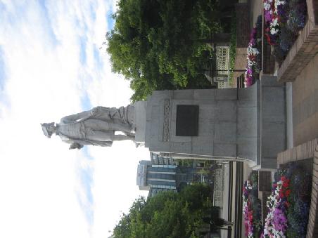 Ich glaube Captain Cook Denkmal. Auf jeden Fall am Victoria Square.