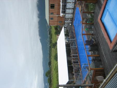 Der Pool und Spa vom Hostel "Dusky Lodge", wie man sieht bereits abgedeckt und nicht zur Nutzung gedacht.