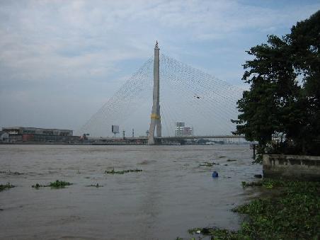 Der Chao Prah mit Bruecke.