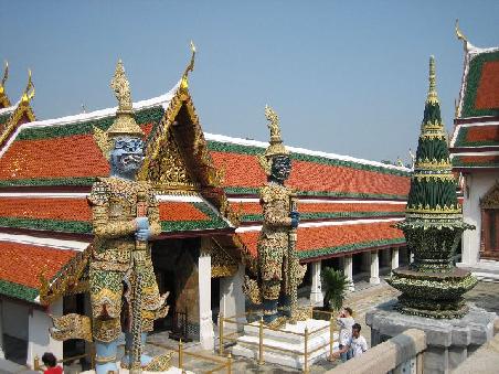 Und der Grand Palace noch einmal weils einfach farbenpraechtig ist.