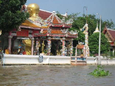 Ein Tempel am Chao Pran.