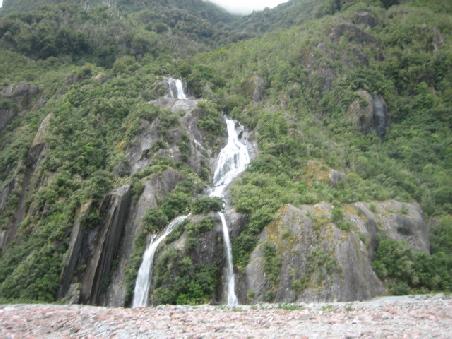 Wasserfall auf dem Weg zum Gletscher.