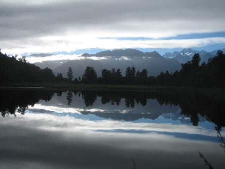 Hier spiegelt sich der Mount Cook im Lake Matheson.