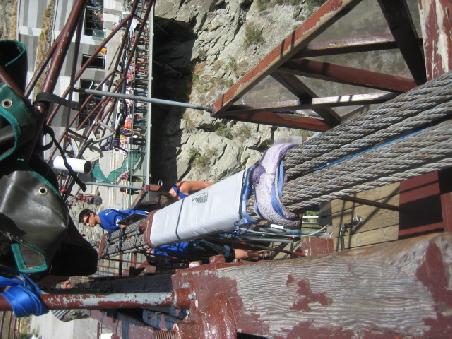 Hier die Leute vom Bunjee Jumping...in die sollte man schon ein wenig Vertrauen haben.
