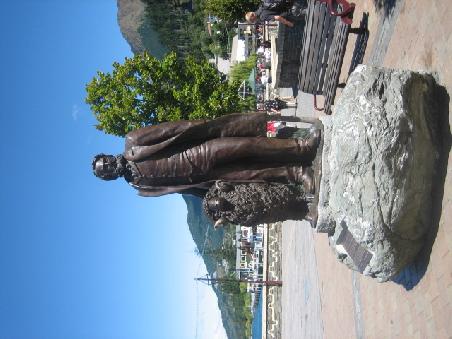 Statue in Queenstown.