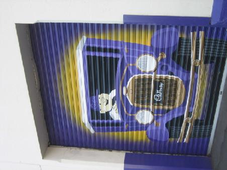 Vor der Cadbury Schokoladenfabrik.