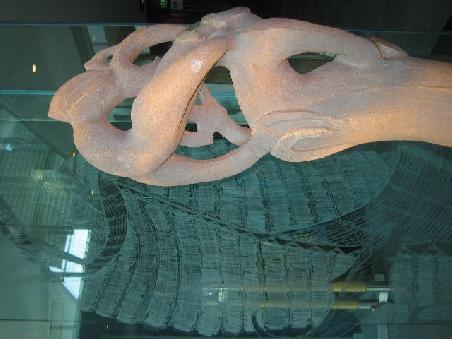 Skulptur vor der Touristeninfo.