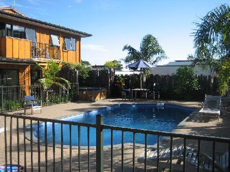 Unser Hostel "Bay Adventurer" mit Pool und dem Spa.