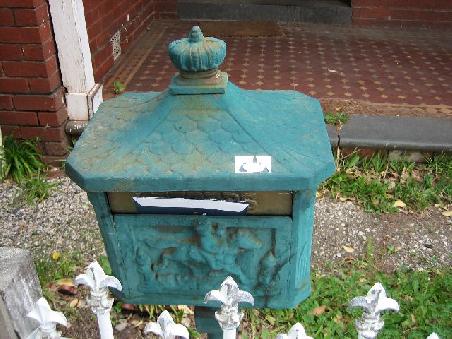 Das ist ein Briefkasten.