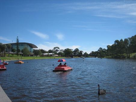 Torrens River mit Tretboot.