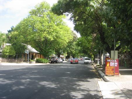 Die Hauptstrasse in Hahndorf. Mehr gibt es da auch nicht wirklich.