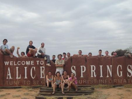 Eines unserer Gruppenbilder kurz vor Alice Springs.